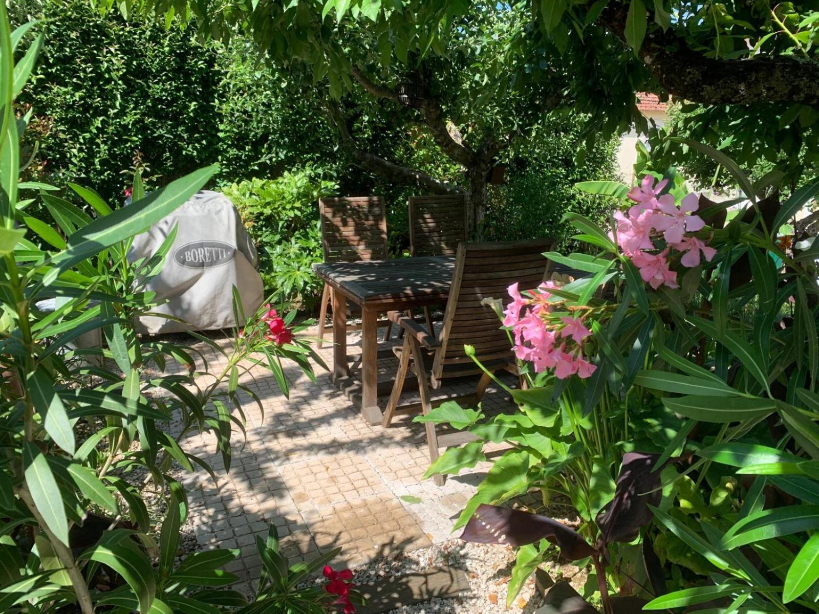 Manor Meeder Villa กัสตันเญรา เด เปรา ภายนอก รูปภาพ